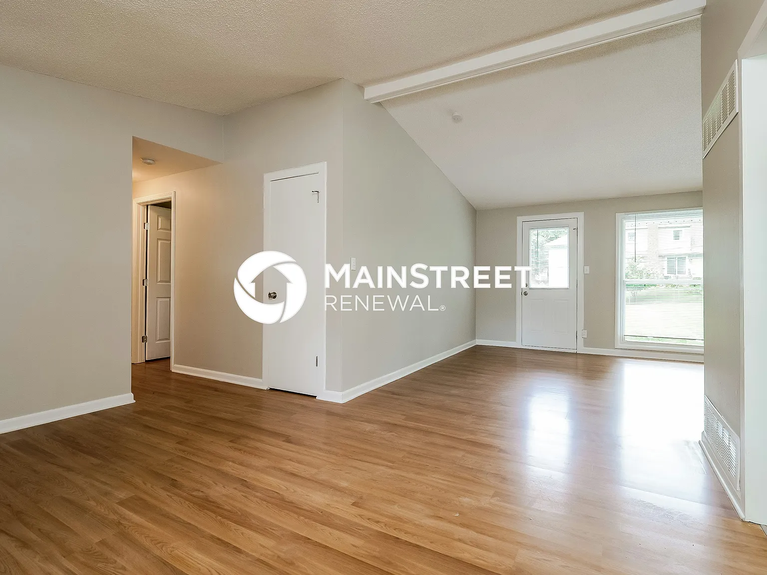 8918 Hemlock Dr — Photo 4