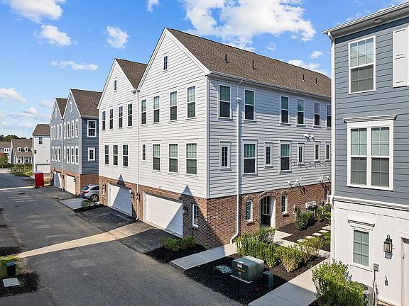 3rd image of 3029 Howell Aly