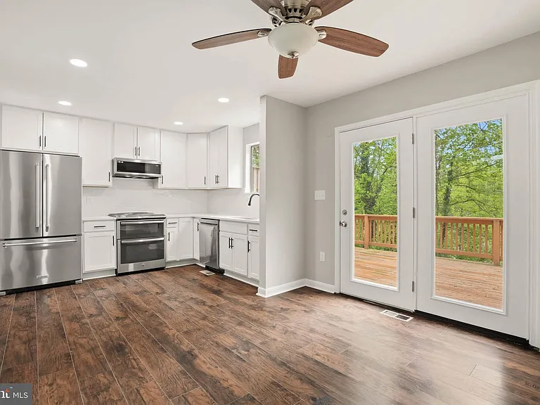 1382 Almond Dr — Photo 11