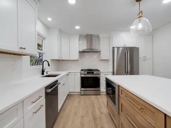 21740 West Lochinvar LANE, New Berlin, WI 53146