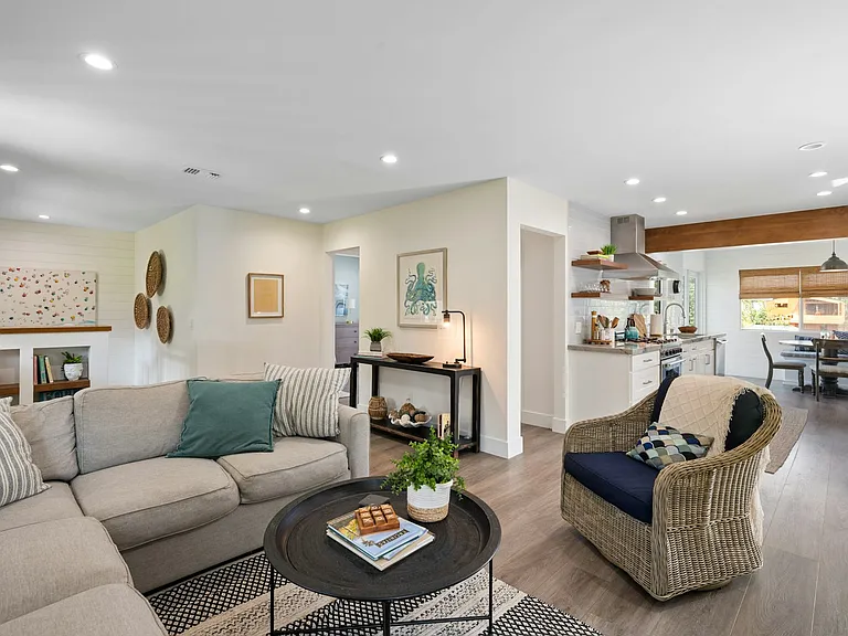 305 Neptune Ave — Photo 10