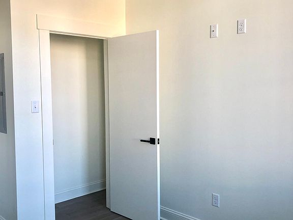 4th image of 1324 E Passyunk Ave #2C