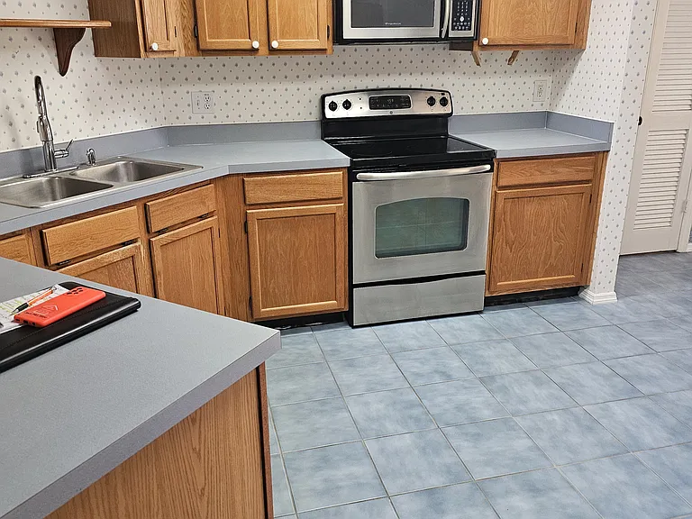 780 Ortona Ct — Photo 7