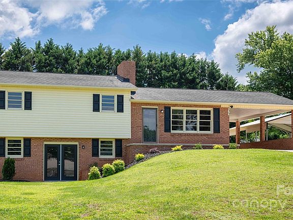 2nd image of 2560 Sweetbriar Cir