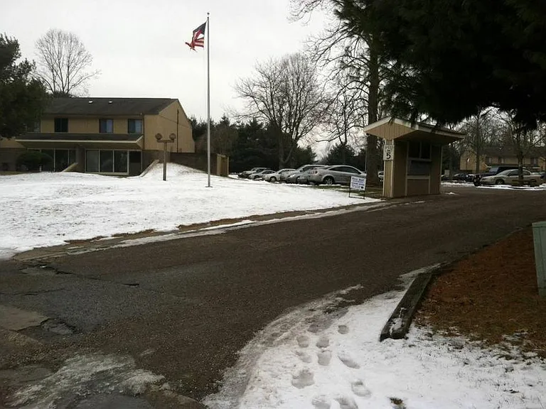 Riverbluff Apartments — Photo 2