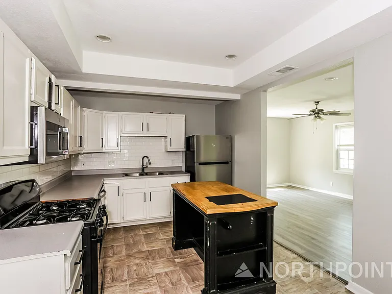 517 Burgett St — Photo 4
