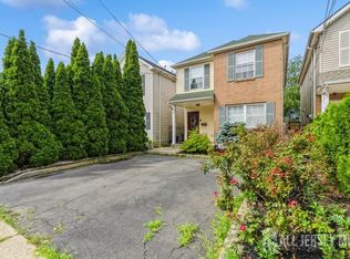 18 Henry Ave, New Brunswick, NJ 08901