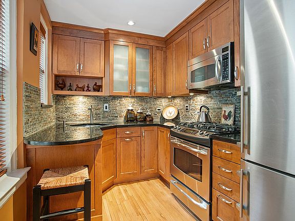 4th image of 339 E 58th St APT 5A