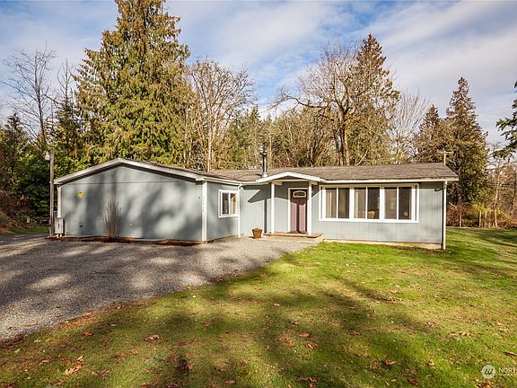 Welcome home! Plenty of off-street parking.>