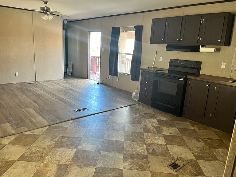 131 Jade Dr — Photo 3