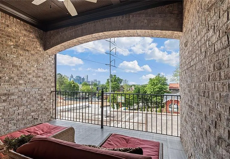 629 Boulevard NE — Photo 30