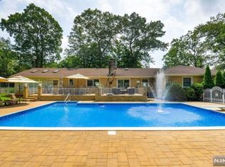 11 Chimney Ln, Wayne, NJ 07470