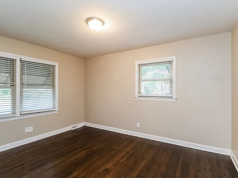 3924 Broadview Dr — Photo 11