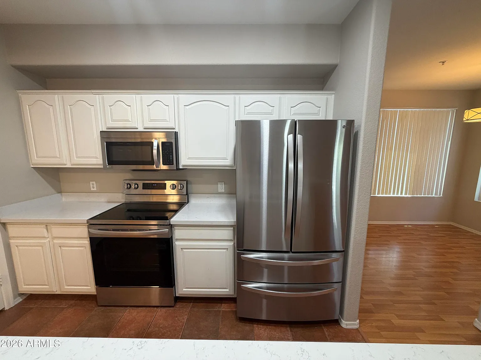 420 W 1st St — Photo 3