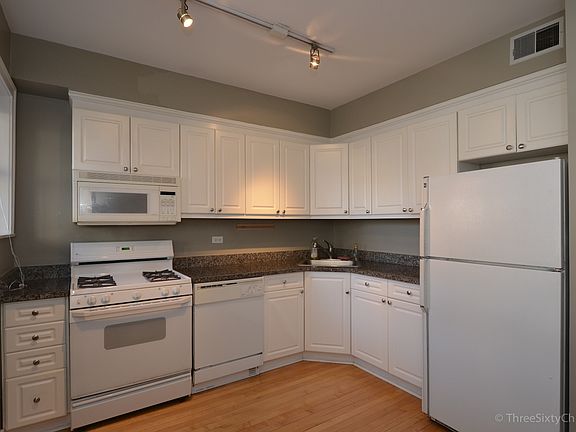 5th image of 2250 W Melrose St #1W