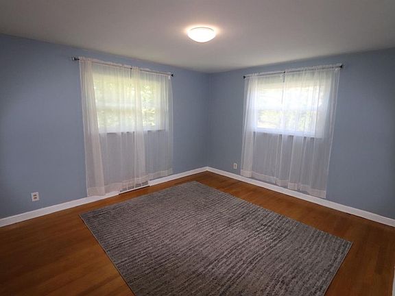 5th image of 10037 Lakeside Dr