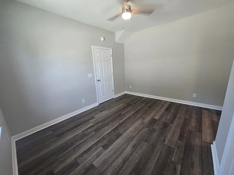 234-236 W Winchester St — Photo 14
