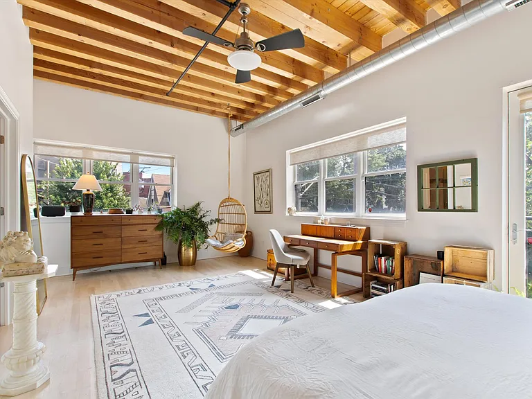 2310 W Nelson St #301 — Photo 18