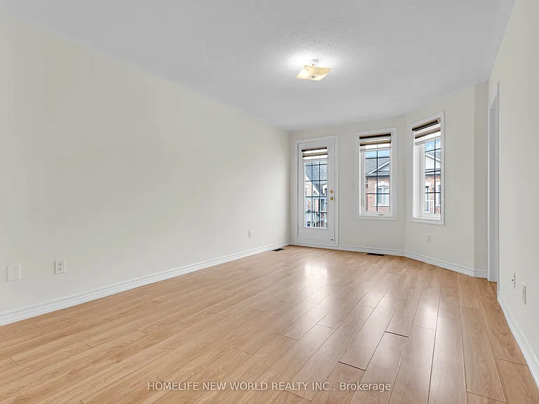 8 Shiff Cres — Photo 19