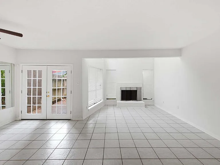 11217 Briar Forest Dr — Photo 6