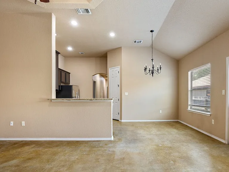 1048 Carolyn Cv — Photo 5