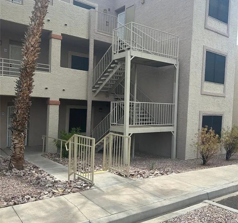 2008 Mesquite Ln #205