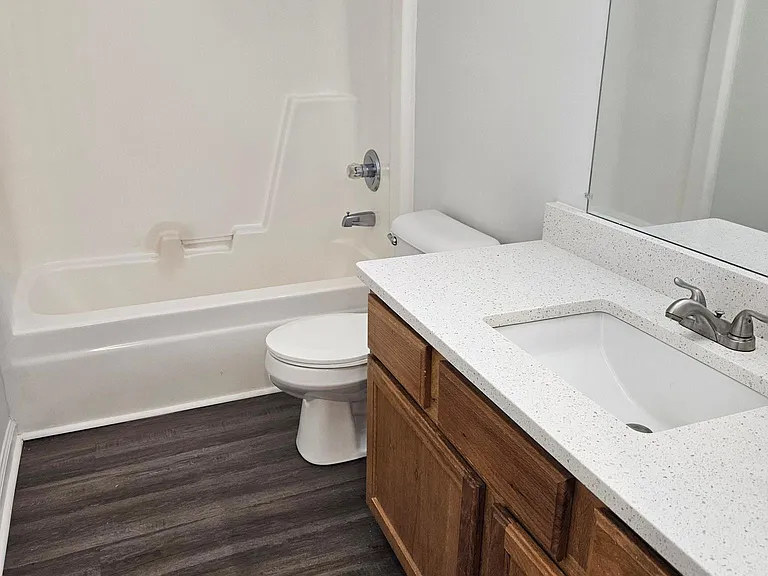 Redwood Park Apartments — Photo 17