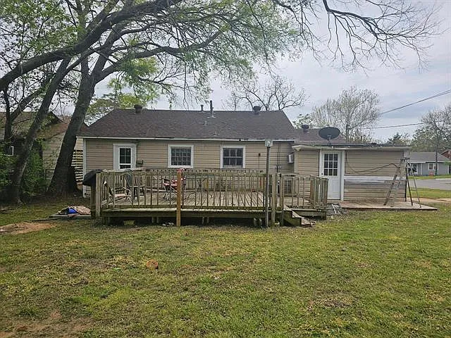931 W Texas St — Photo 2