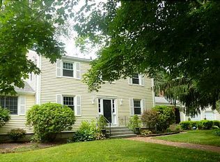 21 Oak Manor Dr, Barrington, RI 02806