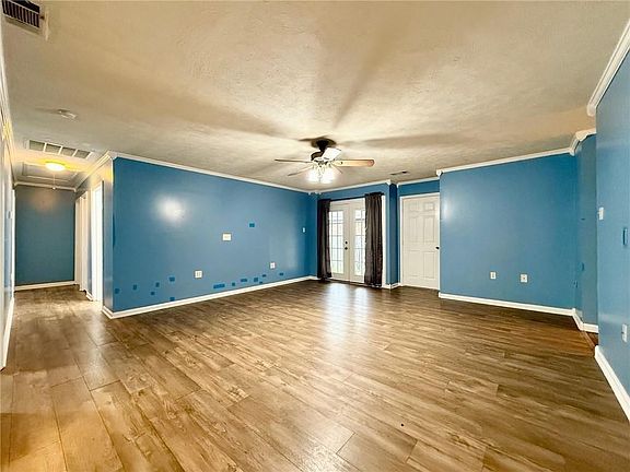 4th image of 2657 Highland Dr W