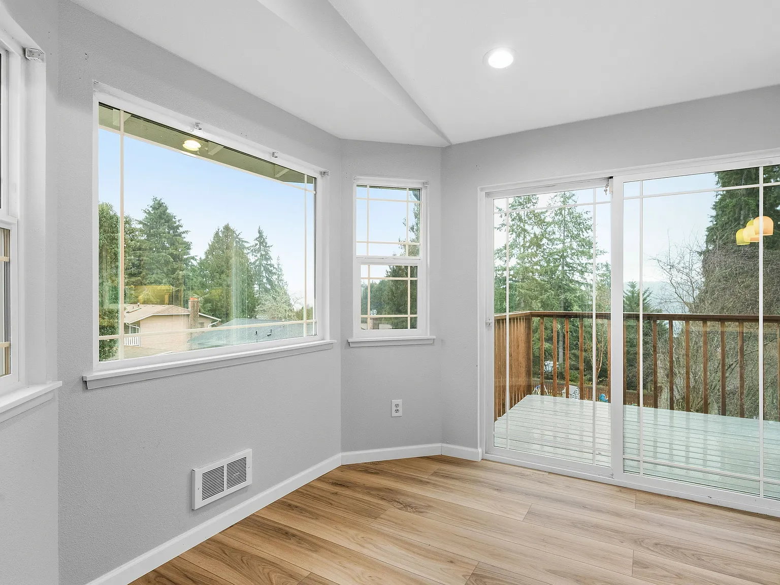3 bed, 1392 sqft, $2,750 — Photo 2