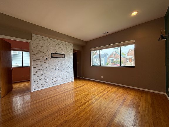 4th image of 5024 N Meade Ave #1