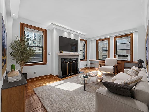 3rd image of 150 W 58th St APT 11B
