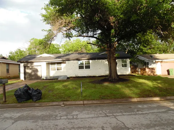 920 Zelda Dr, Hurst, TX 76053