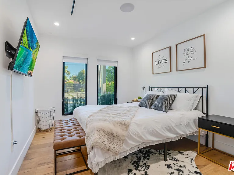 22745 Erwin St — Photo 31