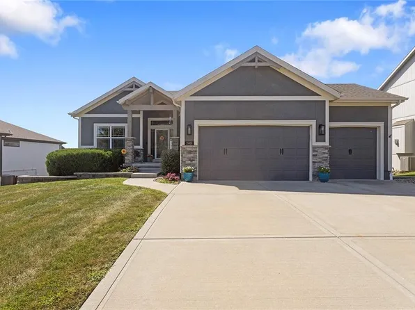 2401 NE 112th St, Kansas City, MO 64155