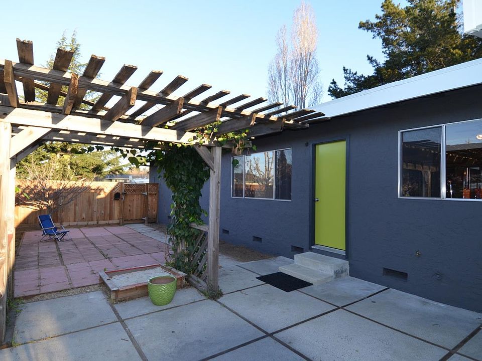 1st image of 220 Suburbia Ave