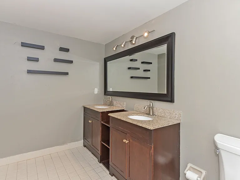 1400 NW 9th Ave #B-8 — Photo 25