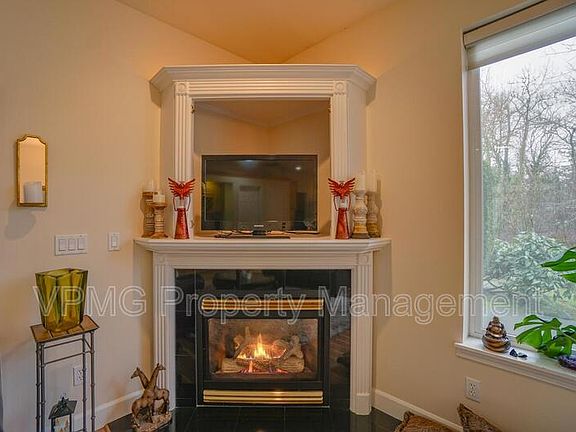 5th image of 1810 SE 112th Pl