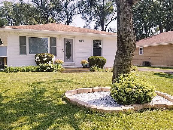2nd image of 1625 Vine Ct