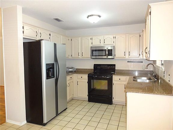 5th image of 2942 Stonecrest Dr