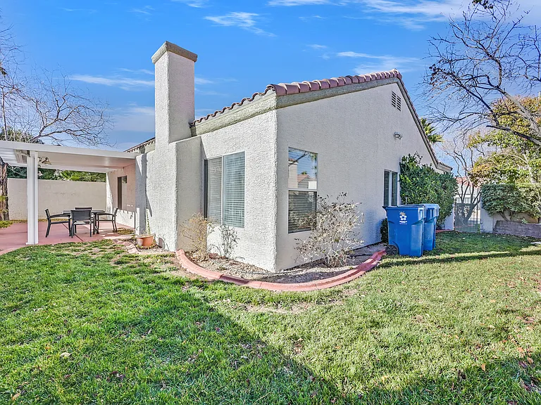 9825 Garamound Ave — Photo 24