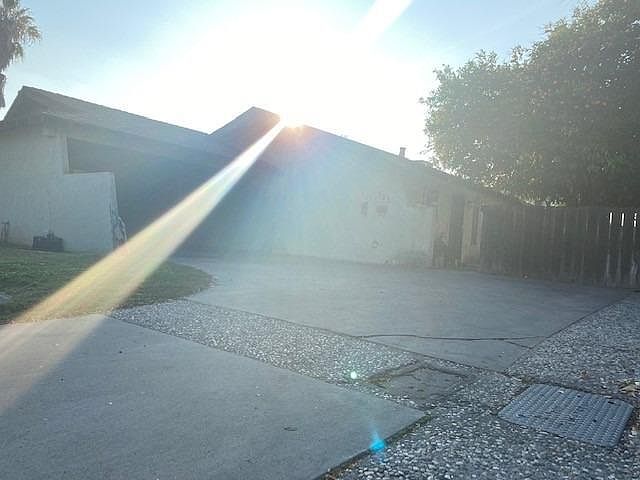 2nd image of 321 N Riverside Dr