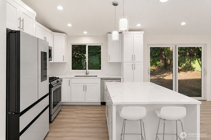 5th image of 16436 SE 8th St