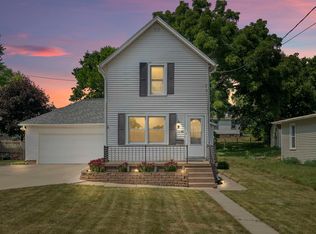 1889 Bennett St, Dubuque, IA 52001