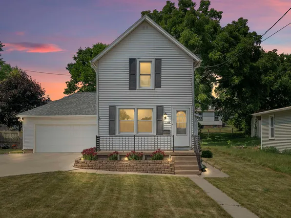 1889 Bennett St, Dubuque, IA 52001