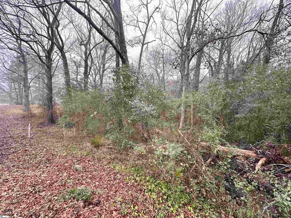 307 Lake Forest Rd, Greenwood, SC 29649