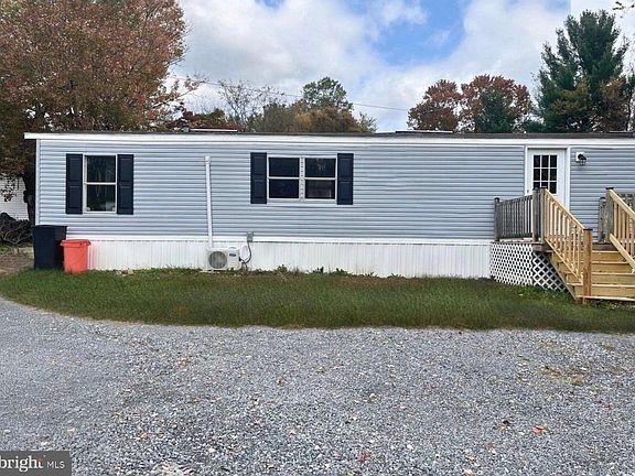 5th image of 20 Maplewood Dr