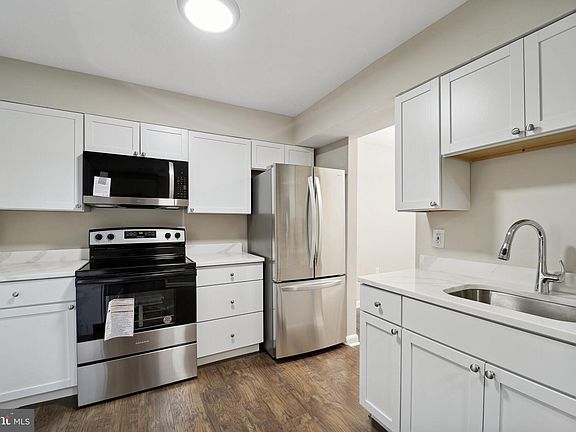 5th image of 1669 Kenwood Ave