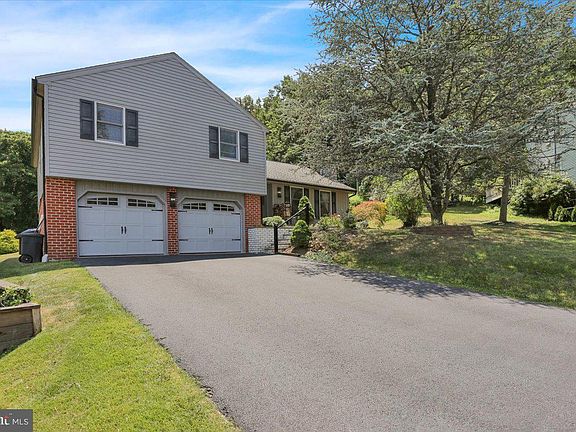 2nd image of 209 Pembroke Dr